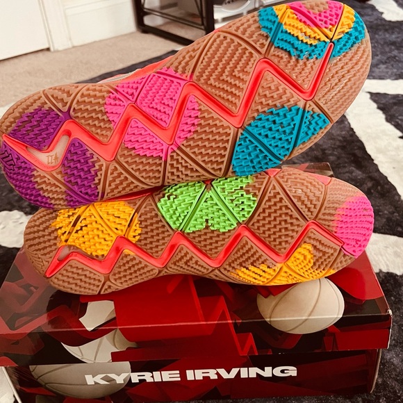 Kyrie 4 Lucky Charms size 12 - Picture 7 of 8